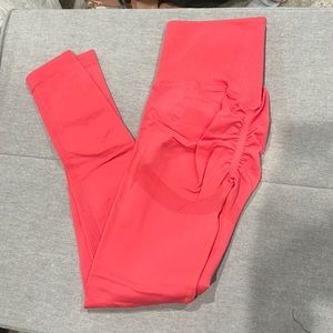 pink scrunch butt contour leggings